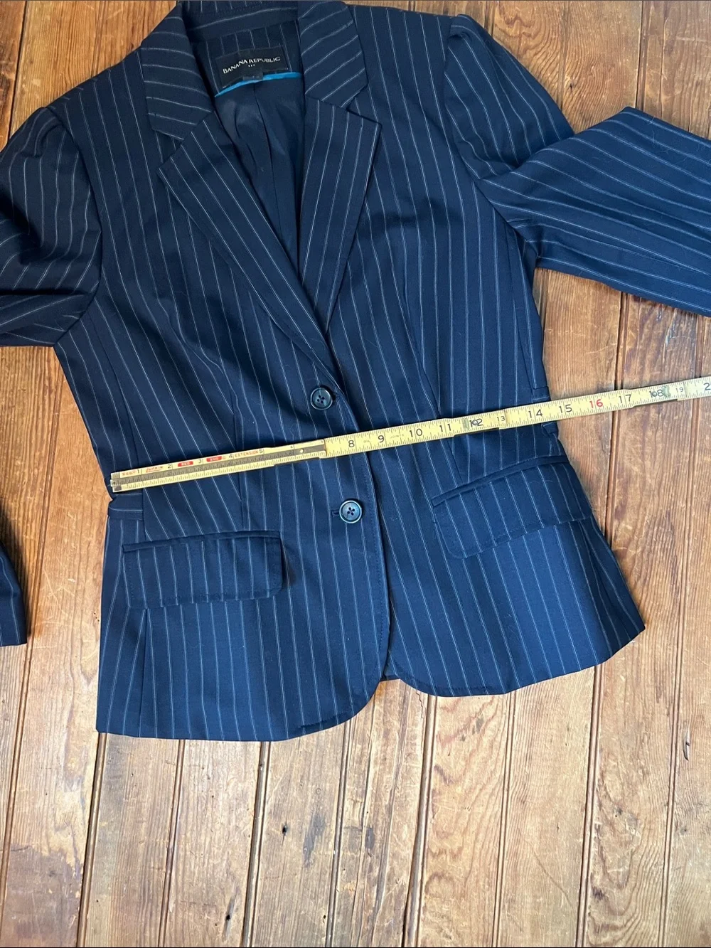 Banana Republic Navy Pinstripe cropped short Blazer pleated back size 4